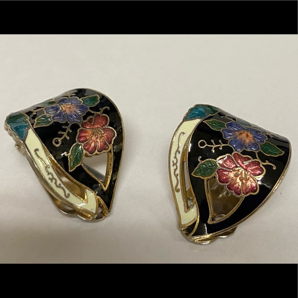 Vintage Enamel Hibiscus Japanese Cloisonné Flower Clip On Earrings.